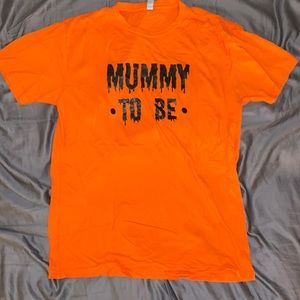 Halloween large “Mummy to be” tee shirt